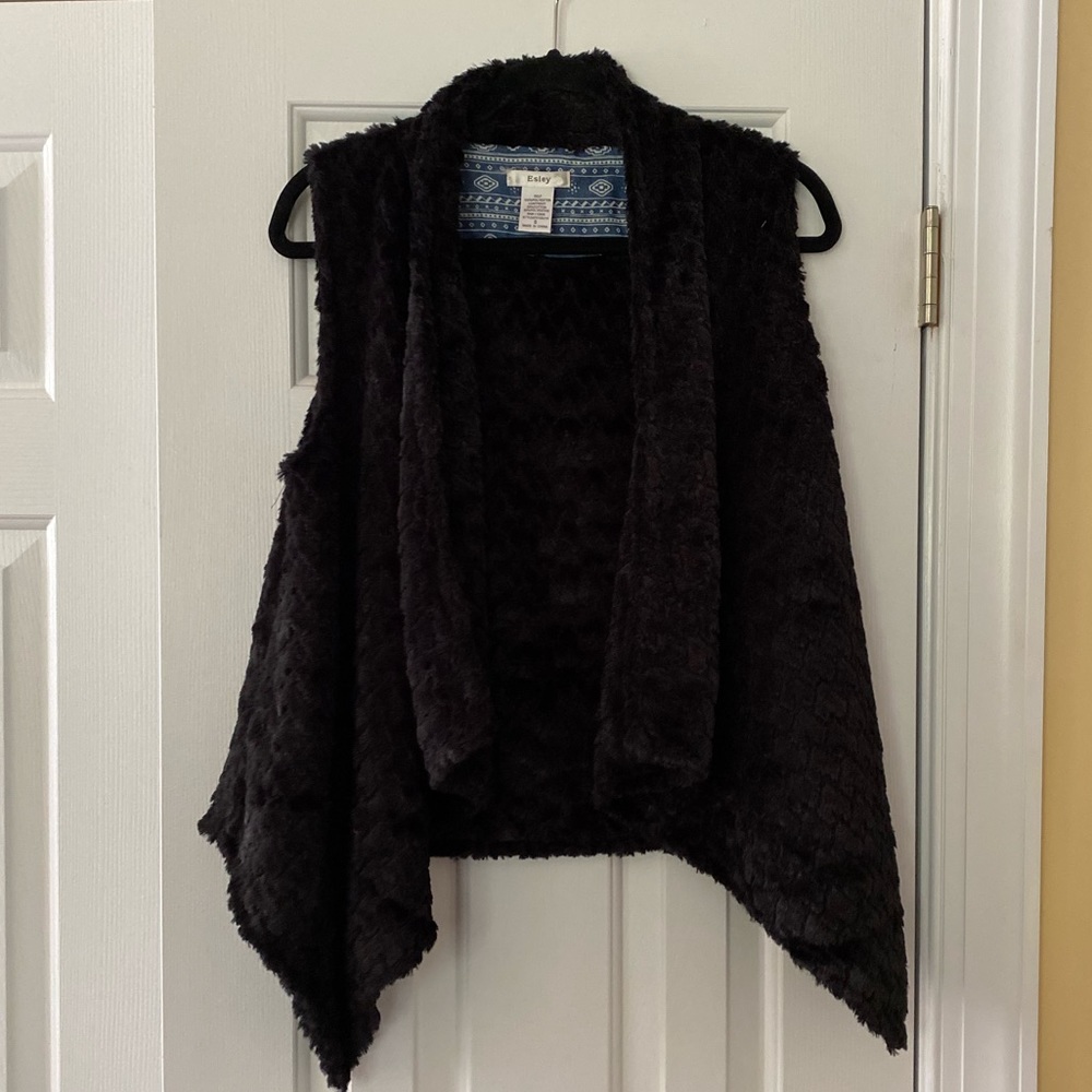 ESLEY Black Faux Fur Comfy Vest Women’s Small
